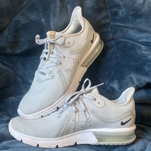 Like New Women’s Nike Air Max Sequent 3 “Pure Platinum”